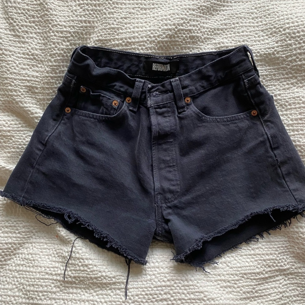 Reformation Levi’s Shorts - Picture 2 of 7